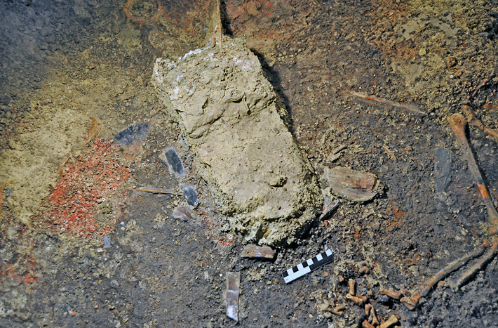 At the center of the Montelirio tholos chamber was a clay stela that is thought to represent a mother goddess. (Courtesy Research Group ATLAS, University of Sevilla/Photograph: Primitiva Bueno Ramírez and Rodrigo de Balbín Behrman)