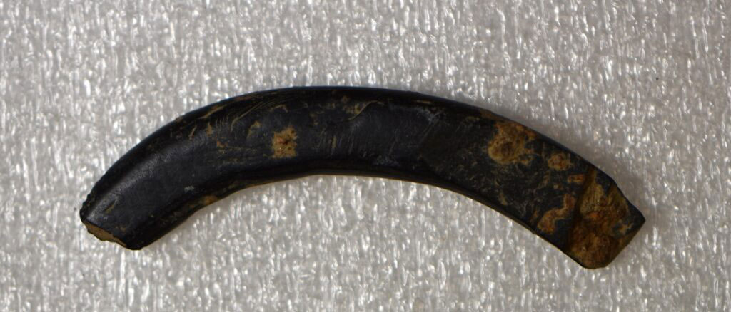 Shale bangle fragment